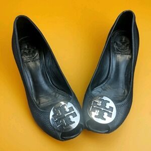 Tory Burch Peep Toe Wedges SZ 6* Black Pebble Leather Silver Emblem Classic READ